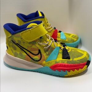 Us 2Y
The Nike Kyrie 7 1 World 1 People Electric Yellow